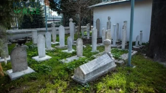 Fatih'te Tarih Yeniden Canlanıyor: Osmanlı Mezarlıkları Restore Ediliyor!