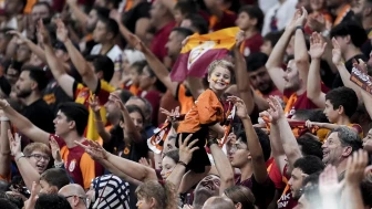 Galatasaray Taraftarından Dursun Özbek'e Tek Sesle Tepki Gösterildi!