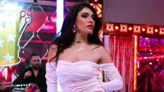İnci Taneleri Bitti, Hazar Ergüçlü Tatile Çıktı! Dilber’in Yeni Karelerine Beğeni Yağdı