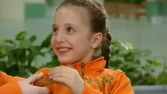 "Selena"nın Nazlı'sı Gelin Oluyor! Dilara Kurtulmuş Kına Gecesinde 5 Kez Elbise Değiştirdi