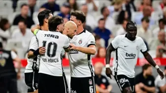 Spor yazarları Beşiktaş - Hradec Kralove maçını değerlendirdi: 'Beşiktaş, 'Ben yarışın içinde olacağım' görüntüsü veriyor'
