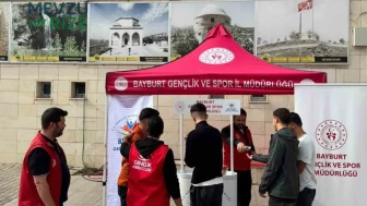 Bayburt'ta Üniversite Öğrencileri Gençlik Merkezi ve Yeşilay Stantlarında Karşılandı