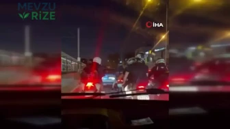 Bursa'da Yol Verme Tartışması: Motosiklet Sürücüleri Araç Etrafında Toplandı