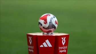 Süper Lig'de Transferlerde Genç Yıldızların Yükselişi: Yaş Ortalaması Düşüşte!