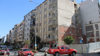 6 katlı binada gaz sızıntısı ihbarı: Mahalleli balkona çıktı