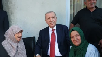 Başkan Erdoğan'dan baba ocağında ahde vefa! Rize'de komşularını ziyaret edip hayır dualarını aldı