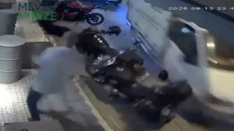 Isparta'da Büyük Tehlike: Kamyonet Esnafa Çarptı, Olay Kıl Payı Atlatıldı!