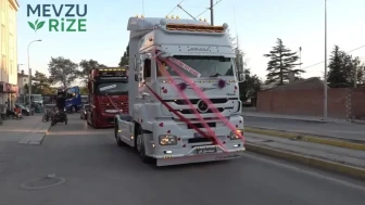 Eşi benzeri görülmemiş sürpriz: Evlenen yeğeninin düğününe 7 tırlık konvoyla katıldı