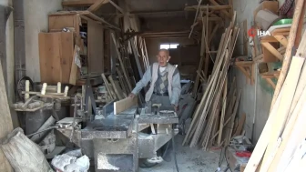 70 yıldır marangozluk yapıyor: Ahşam işlemeleriyle tarihe meydan okuyor
