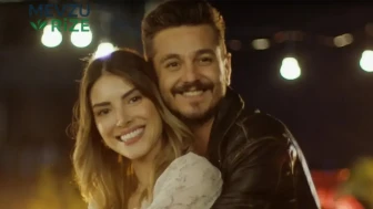 Deniz Baysal eşinin soyadını sildi! Boşanma iddialarını güçlendirdi...