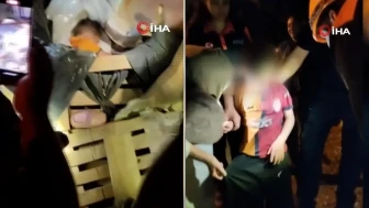 Antalya'nın Serik ilçesinde, kaybolan çocuk bir kartonun üzerinde uykuya dalmış halde bulundu.
