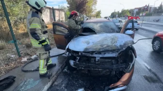 Avcılar’da hareket halindeyken yanan otomobili polis söndürdü