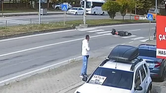 Bartın'da Kırmızı Işıkta Yaşanan Şaşırtıcı Kaza: Son Anda Fark Edip Yere Yattı!