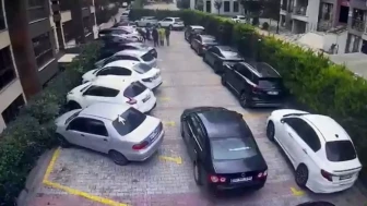 Beylikdüzü'nde otoparkta park yeri anlaşmazlığı silahlı kavgaya dönüştü, o anlar kamerada