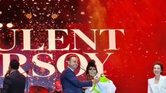 Bülent Ersoy, Elma Festivali'ne Unutulmaz Bir Performansla Renk Kattı!