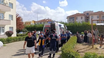 Bursa'da Mutfak Yangını: İki Çocuğun Arasında Dört Kişi Dumandan Etkilendi