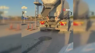 Bursa'da trafik tehlikesi: Mikserden dökülen beton yola yayıldı