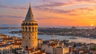 Dünyanın ikonik yapıları karşı karşıya: Sen hangisini seçerdin?