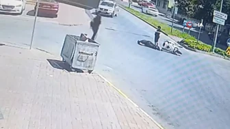 'DUR' levhasına uymayan otomobile çarpmamak için fren yapınca yere düştüler