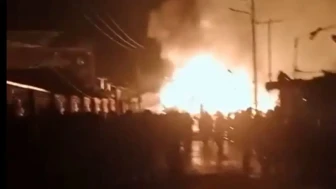 Papua'daki Yangın Felaketi: 11 Kişinin Hayatını Kaybetmesine Neden Oldu