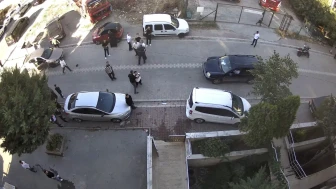 Esenyurt'ta taşlar havada uçuştu: 'bekle geliyorum' dedi, 20 kişiyle evini böyle bastı