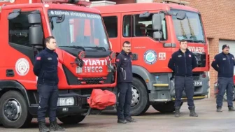 Eskişehir İki Eylül Caddesi'nde yangın : Giyim mağazasının çatısı alev alev yandı