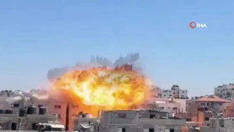 İsrail Ordusu Gazze Şeridi'nde Hava Saldırıları Gerçekleştirdi: Civardaki Evler Vuruldu