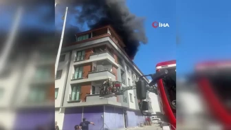 İstanbul Avcılar’da Çatı Yangını, Mahallede Korku Dolu Anlar Yaşattı