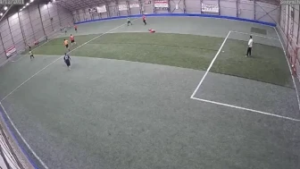 Kayseri'de halı sahada kalp krizi geçiren sağlık çalışanı hayatını kaybetti, o anlar kamerada