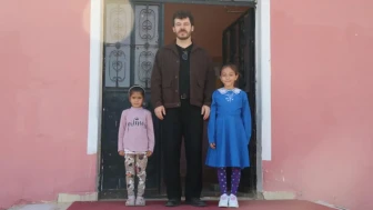 Konya'daki bir ilkokulda sadece iki öğrenci ve bir öğretmenin katılımıyla ders zili çaldı!