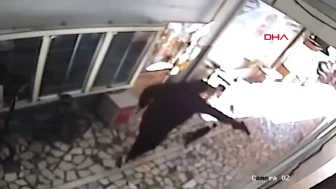 Küçükçekmece'de iş yerine ateş açan saldırganın yakalandığı anlar kamerada