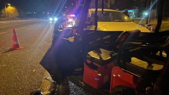 Kütahya'da otomobil elektrikli bisiklete çarptı : 2 kişi yaralandı