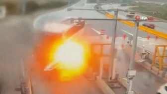 Kuzey Marmara Otoyolu'nda Yolcu Otobüsünün Bariyerlere Çarpıp Alev Alev Yandığı Anlar Güvenlik Kamerasında Görüntülendi