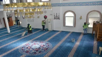 Menderes'te cami temizlikleri başladı