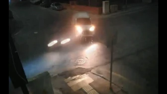 Mersin'de iki aracın kavşakta çarpıştığı kaza kamerada