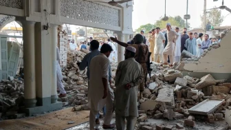 Pakistan'daki Camiye Yapılan Bombalı Saldırıda 31 Kişi Hayatını Kaybetti