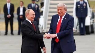 Putin ve Trump'tan Tarihi Telefon Görüşmesi: Gözler Kritik Başlıklarda!