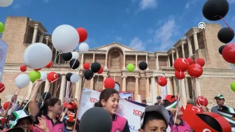 Manisa'da Gazzeli çocuklara destek için balon uçuruldu