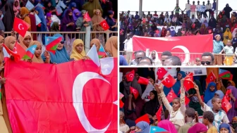 Somali halkından Türkiye'ye destek gösterisi: Tribünlerde dev Türk bayrağı açıldı