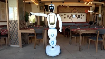 Yerli üretim robot 'Şukufe' Erzurum'un yöresel restoranında çalışmaya başladı