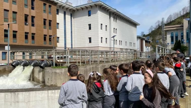 Kurtuluş İlkokulu öğrencileri, afet bilinci için İl Afet Müdürlüğü'nü ziyaret etti