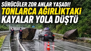 Sürücüler zor anlar yaşadı! Tonlarca ağırlıktaki kayalar yola düştü
