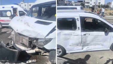 Batman'da hafif ticari araç ile otomobil çarpıştı: Bir kişi yaralandı