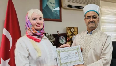 Mersin'de Rus Kadın İslam'ı Seçti: Artık Güneş Adıyla Anılacak!