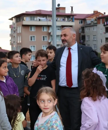 Arsin Belediyesi çocuklar için güvenli oyun alanları yaratmaya devam ediyor