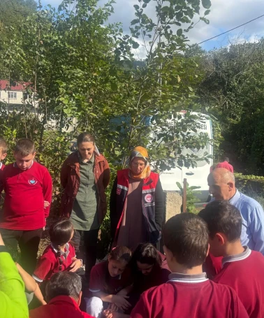 Sürmene'de Öğrenciler, Fidan Aşılama Eğitimiyle Doğa Kahramanı Oluyor