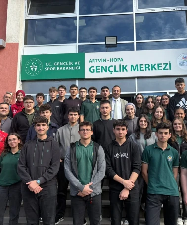 Hopa Gençlik Merkezi'nde Nuri Vatan Anadolu Lisesi'nden öğrencilerle dolu dolu bir etkinlik günü!