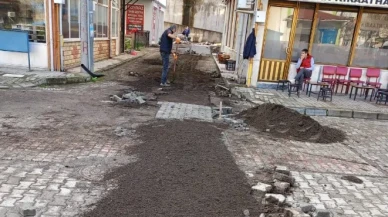 Beşikdüzü'nde doğalgaz altyapısı güçleniyor, parke döşeme çalışmaları devam ediyor
