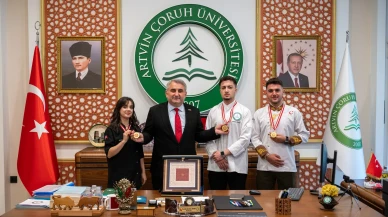 Artvin Çoruh Üniversitesi, Ahi Sofrası Yarışması'nda birinci olarak Ahi Sancağını kazandı