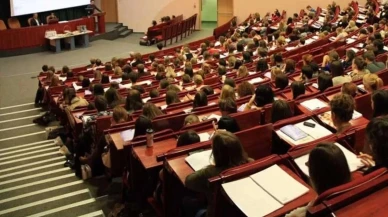 Üniversite Öğrencilerine Müjde: YÖK Başkanı Özvar'dan Yeni 3 Yılda Mezuniyet Müjdesi!